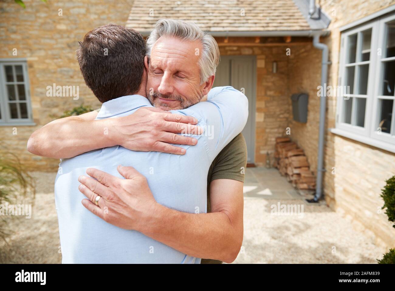 Family smiling outside front door hi-res stock photography and images ...
