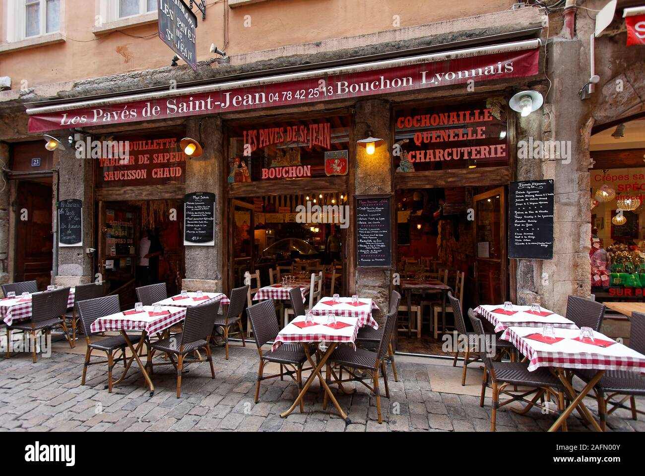 Lyon restaurant hi-res stock photography and images - Alamy