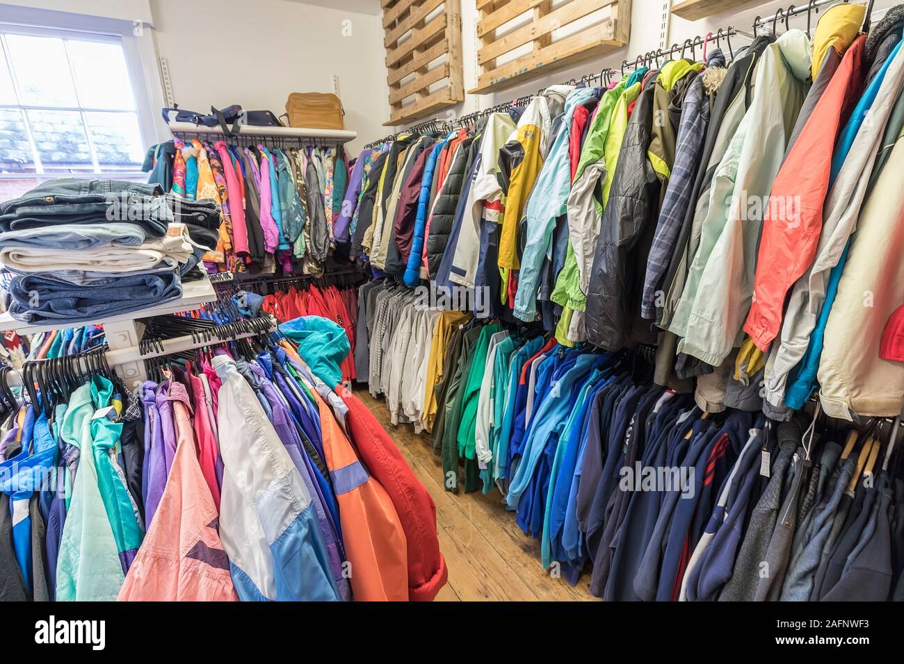 Second hand clothes uk hi-res stock photography and images - Alamy