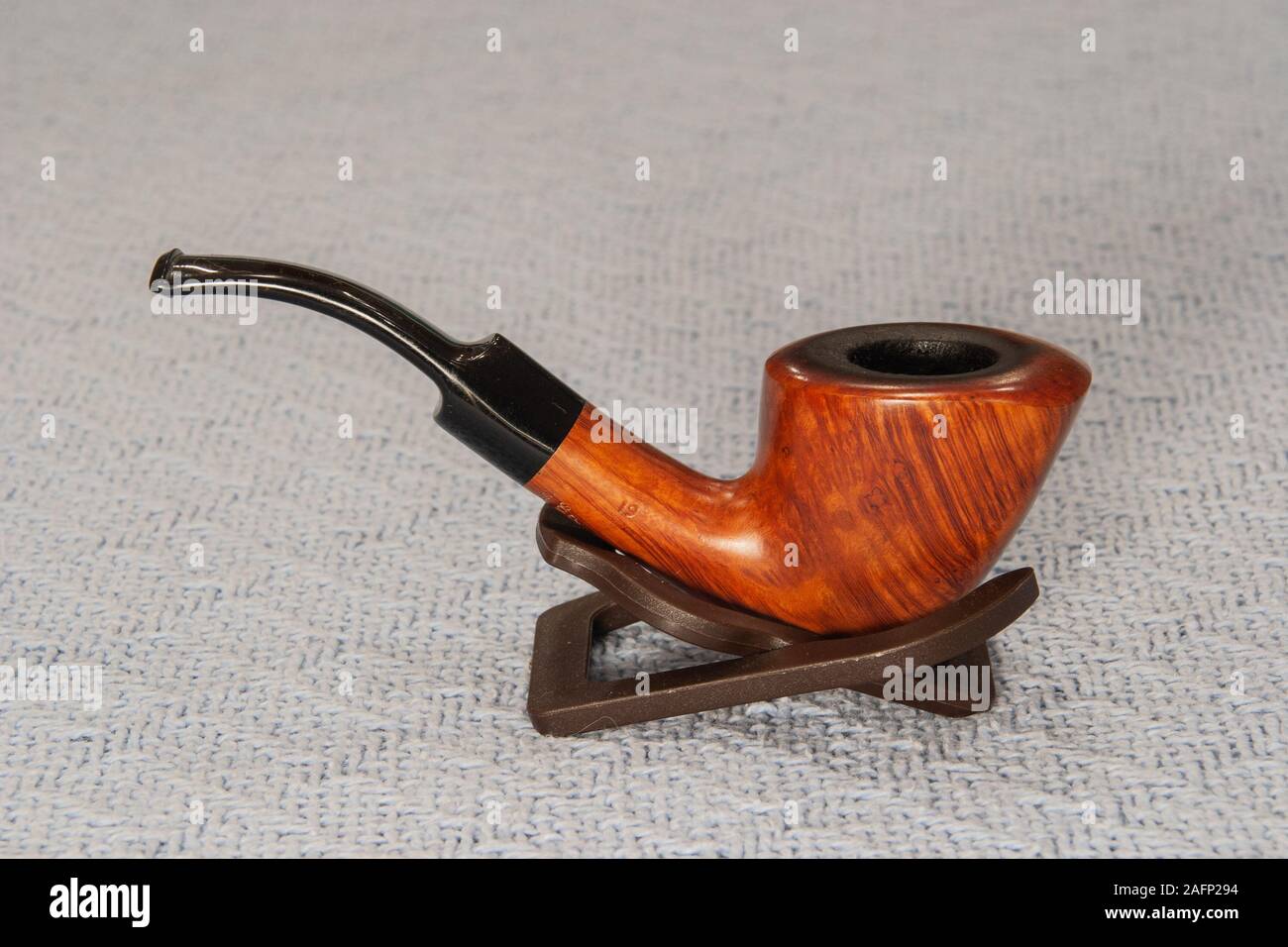 Classic briar wooden smoke pipe Stock Photo - Alamy