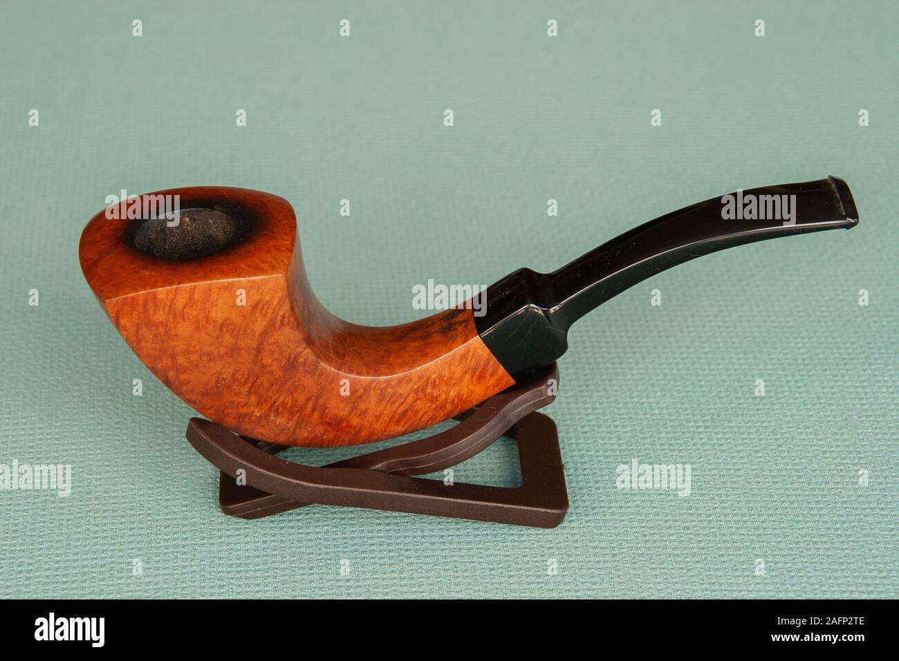 Classic briar wooden smoke pipe Stock Photo - Alamy