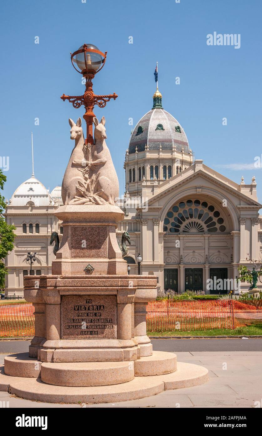 Kangaroo statue australia hires stock photography and images Alamy