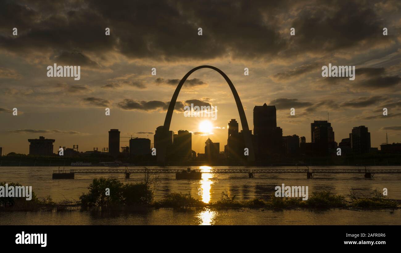 MAY 2019, ST LOUIS, MO., USA - Sunset on St. Louis, Missouri skyline on Mississippi River - shot from East St. Louis, Illinois Stock Photo