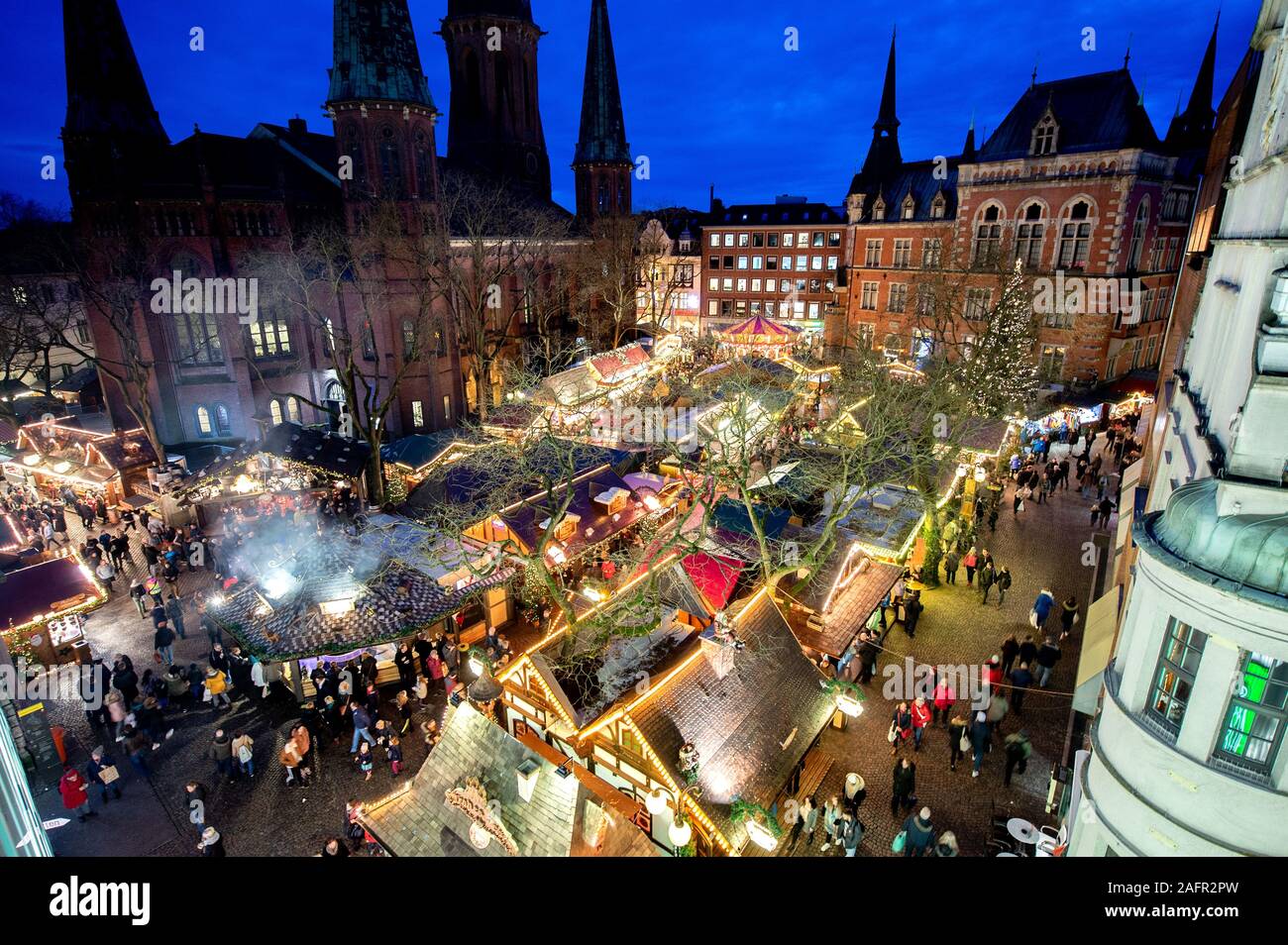 Oldenburg germany christmas market city hires stock photography and
