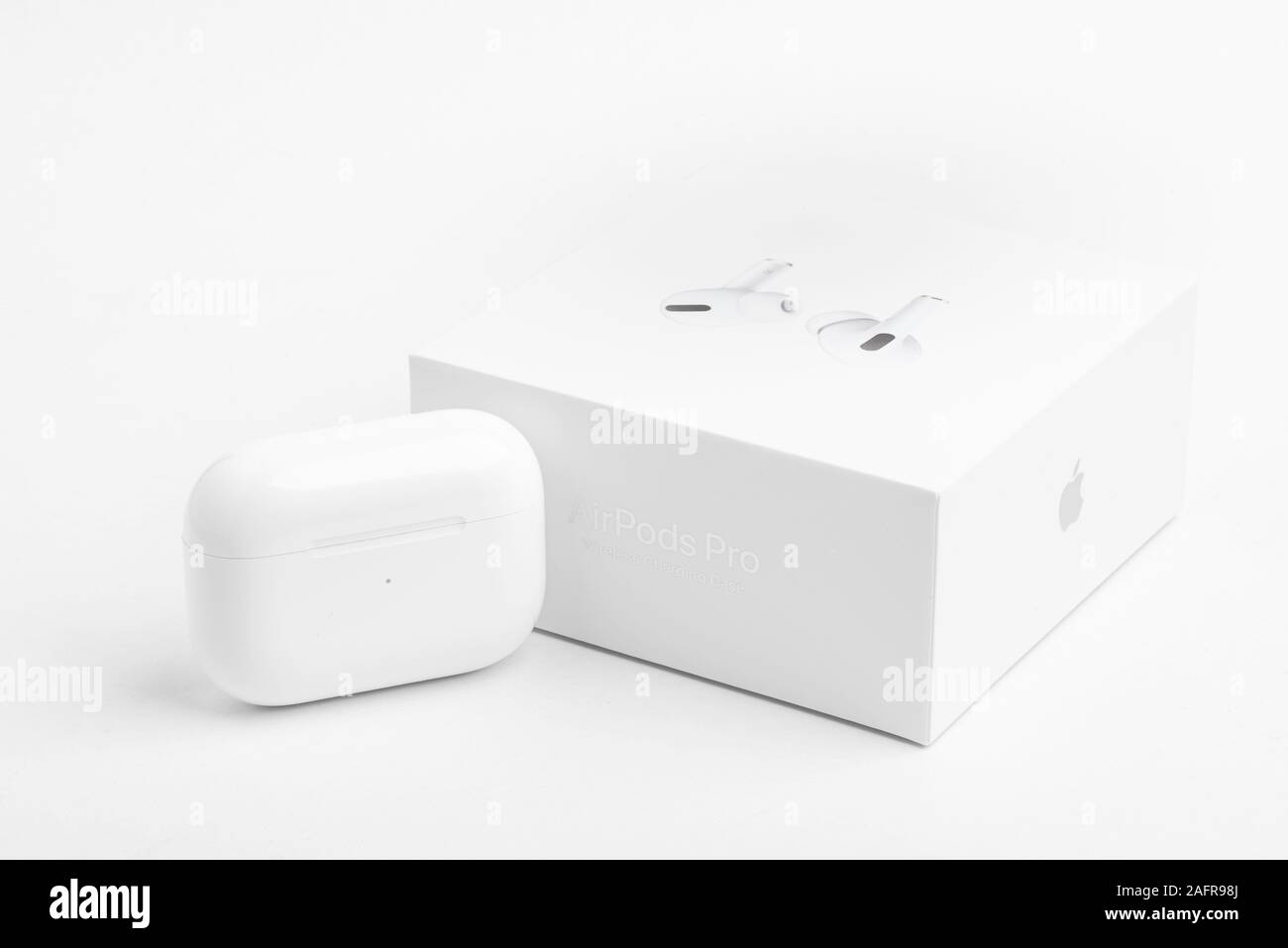 Apple airpods pro hi-res stock photography and images - Alamy