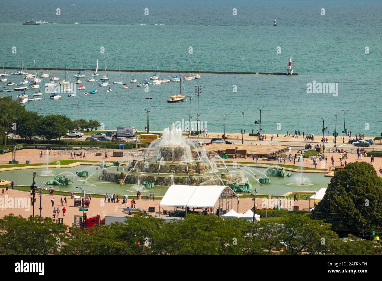 Buckingham Fountain in Grant Park Chicago Illinois Stock Photo - Alamy