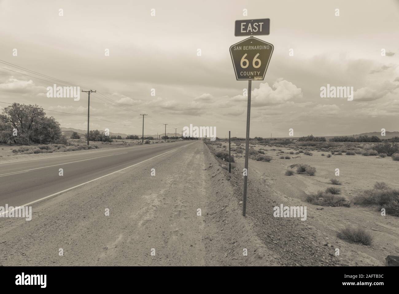 Road sign highway 40 east hi-res stock photography and Road sign highway 40 east hi-res stock photography and