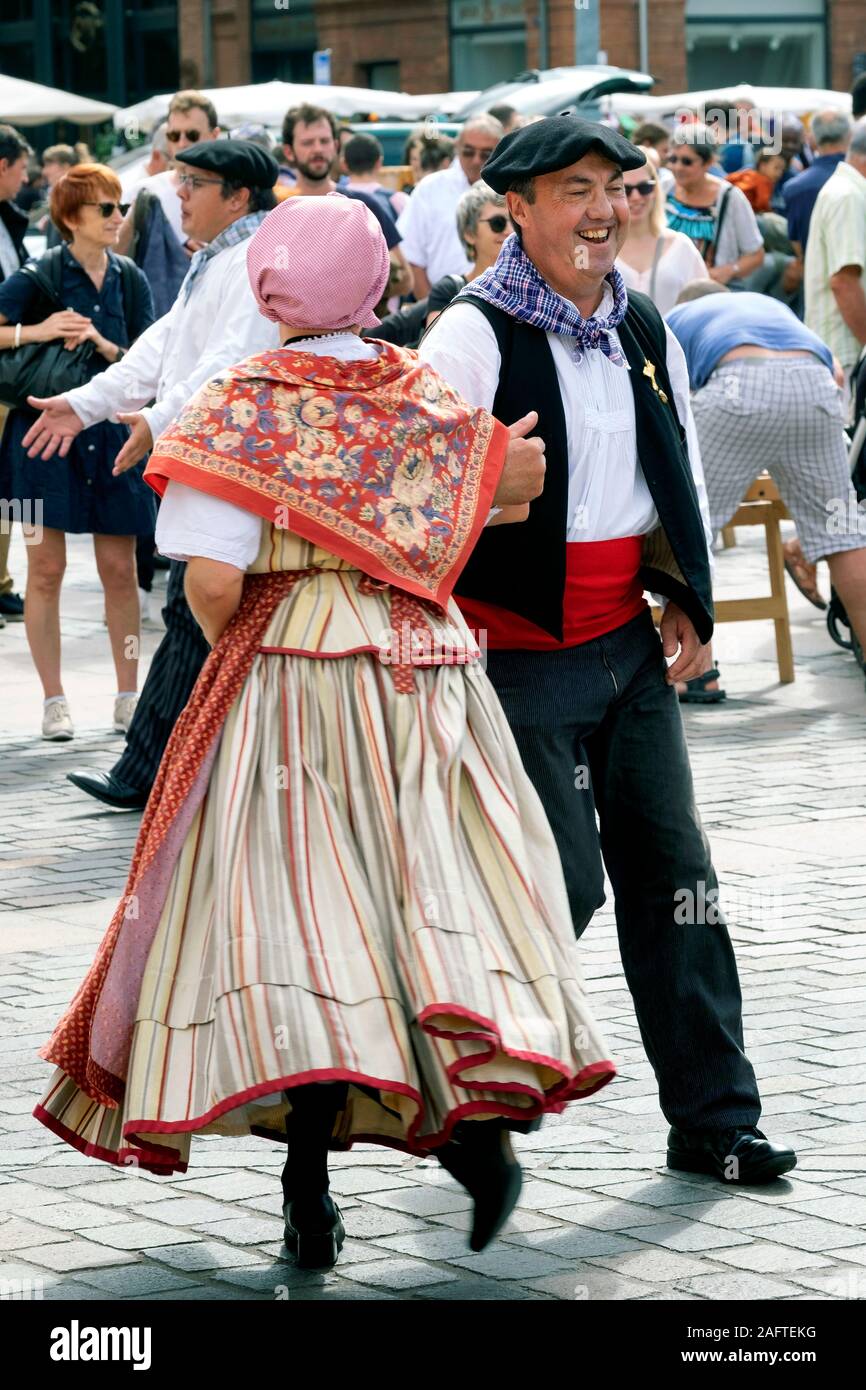 Folk dancers in traditional costumes, Place du Capitole Square, Toulouse, Haute-Garonne, France, Europe Stock Photo