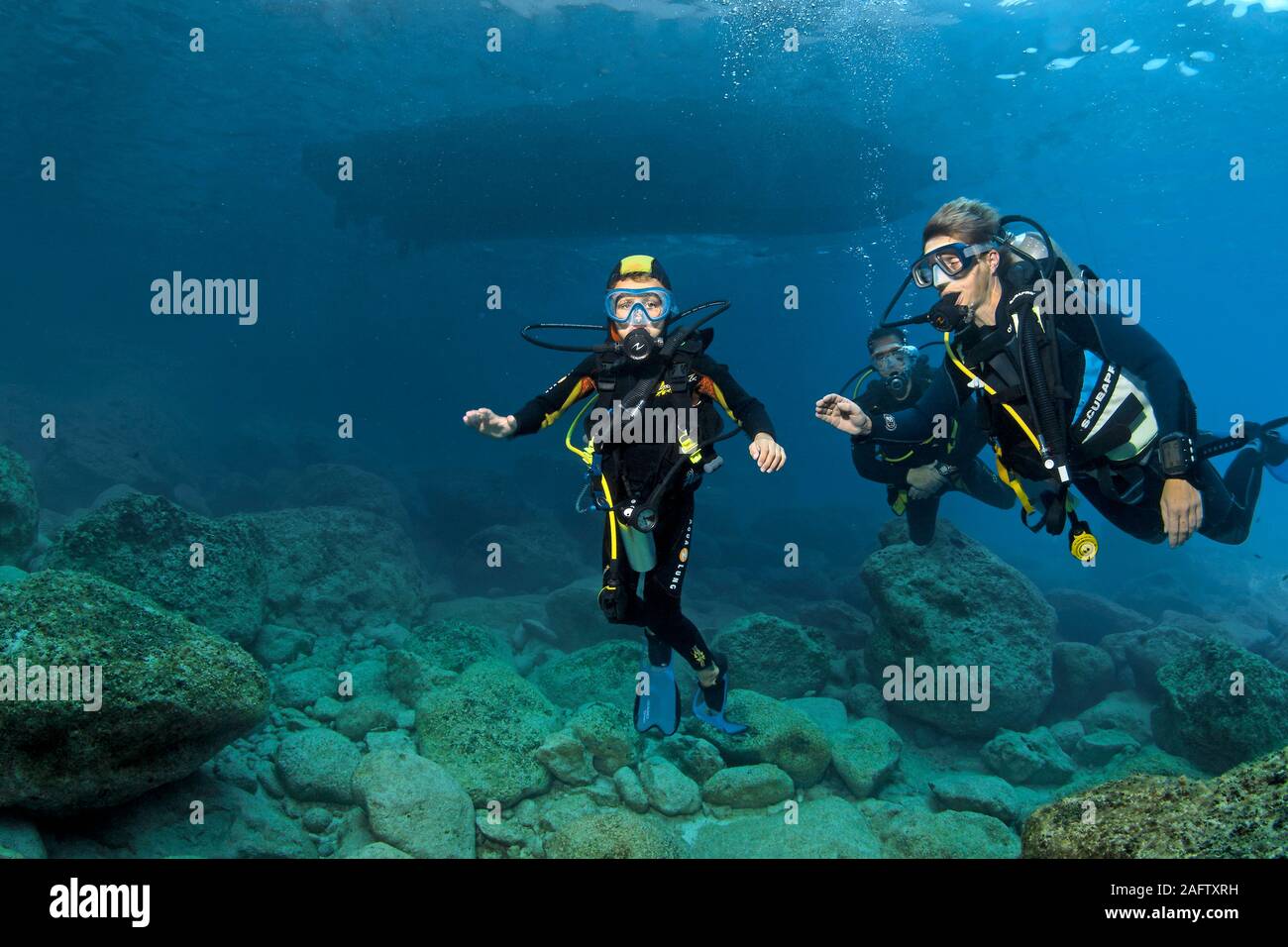 Scuba diving girl hi-res stock photography and images - Alamy