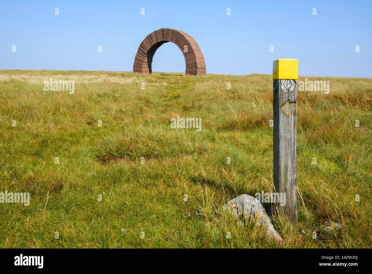 Southern Upland Way footpath marker near Benbrack Arch, The Striding Arches, sculpture by Andy Goldsworthy, Dumfries & Galloway, Scotland Stock Photo