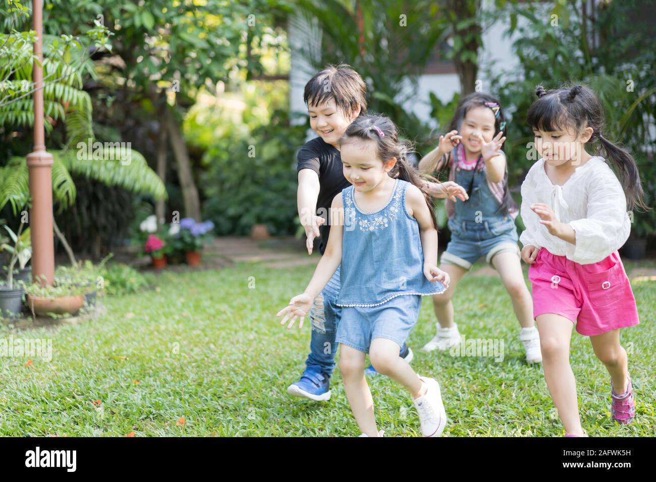 Charakterisieren Ermorden children in Keulen Innen