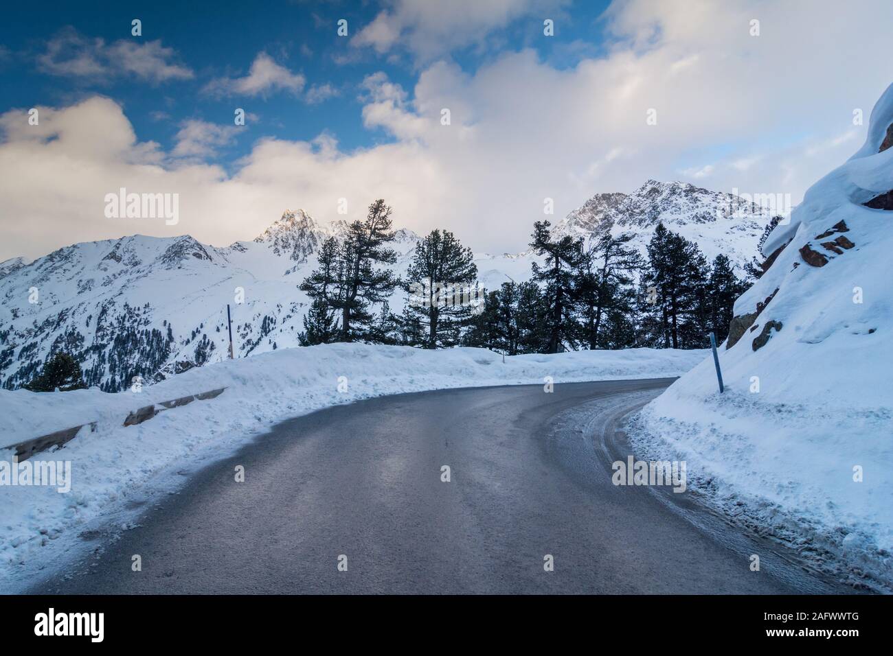 Alpine road in the mountains. The Kaunertaler Glacier road in Kaunertal, Tyrol, Austria, climbs from 1300 m to 2750 m and is accessible even in winter. Stock Photo