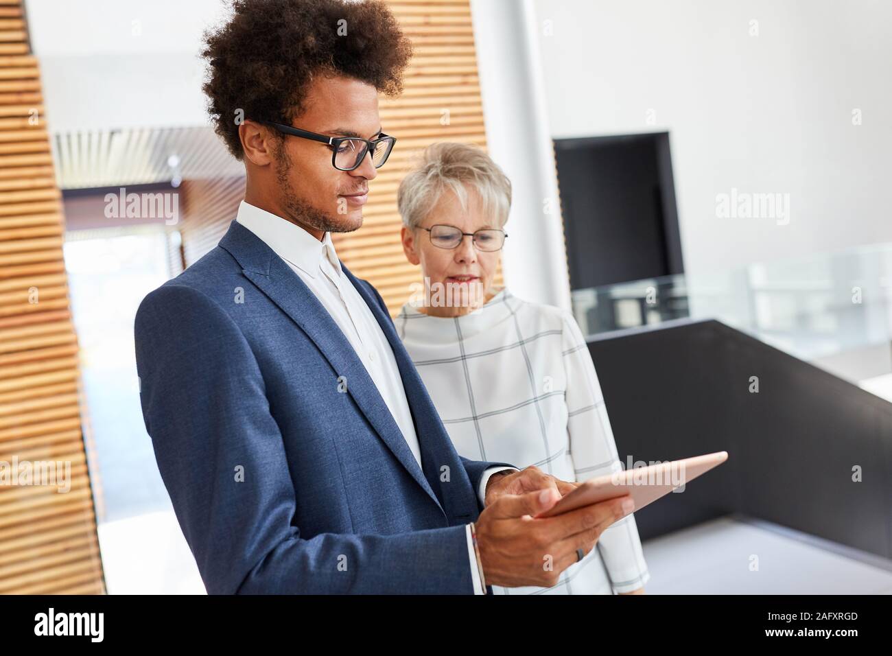 Africans technology computer hi-res stock photography and images - Alamy