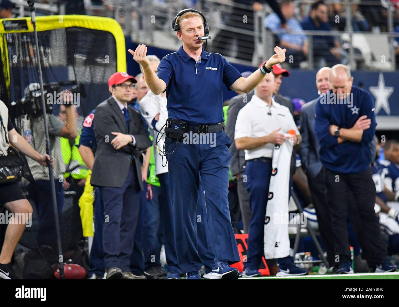 Dallas cowboys coach hi-res stock photography and images - Alamy