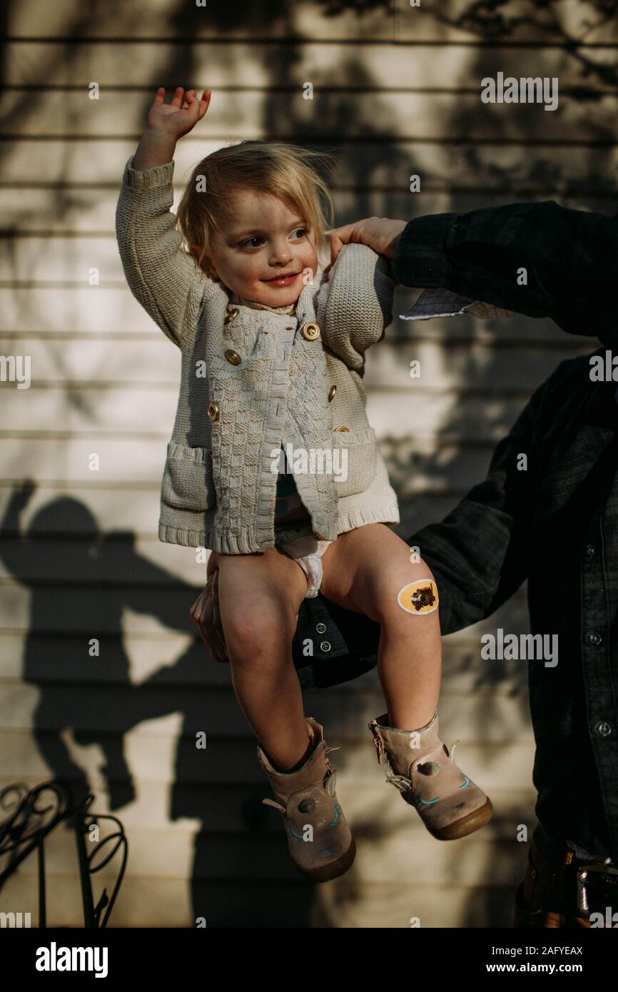 Toddler girl diaper hi-res stock photography and images - Alamy