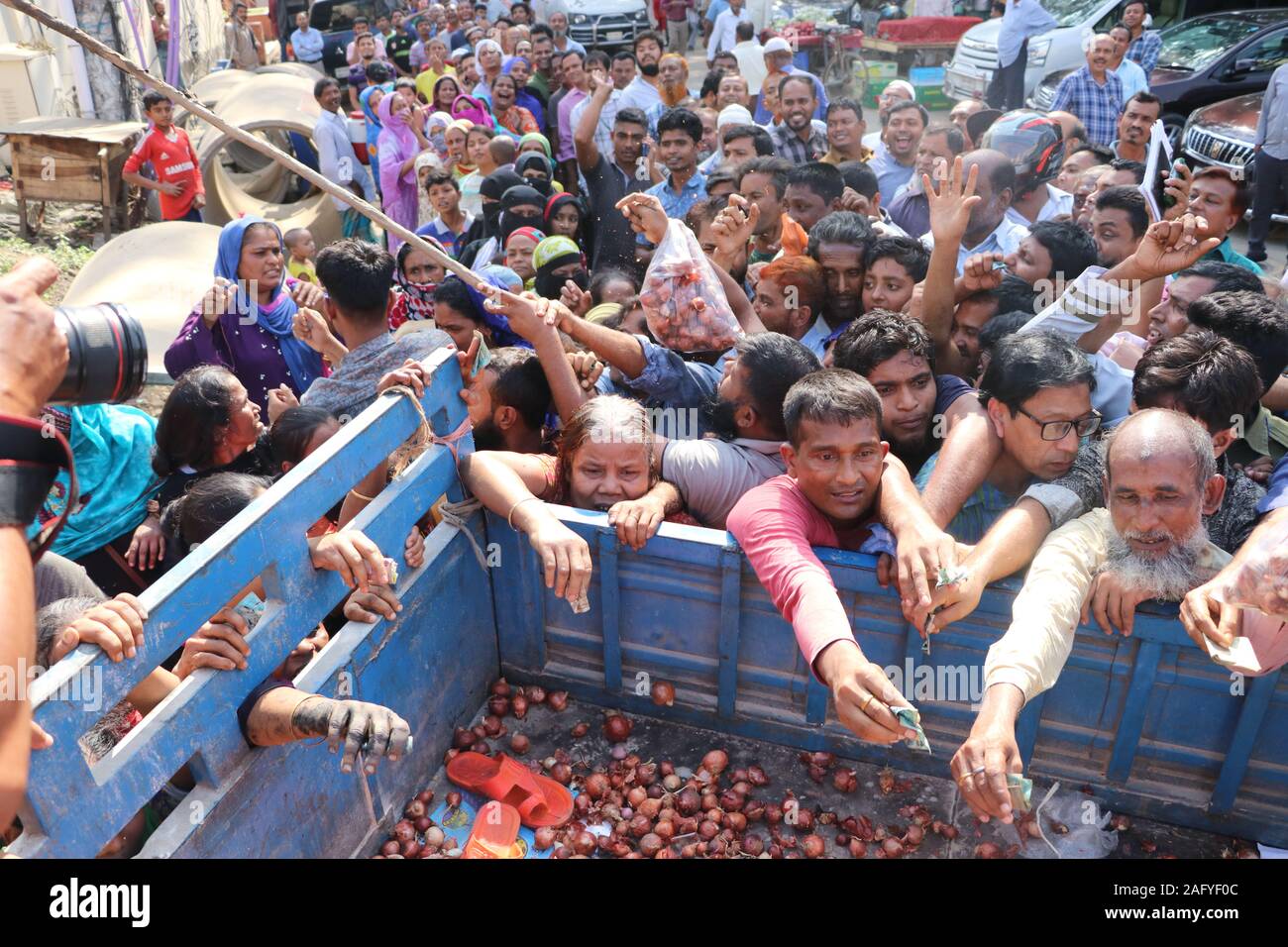 Bangladesh The price of onion.14 nov2019 Purana paltan Dhaka Bangladesh