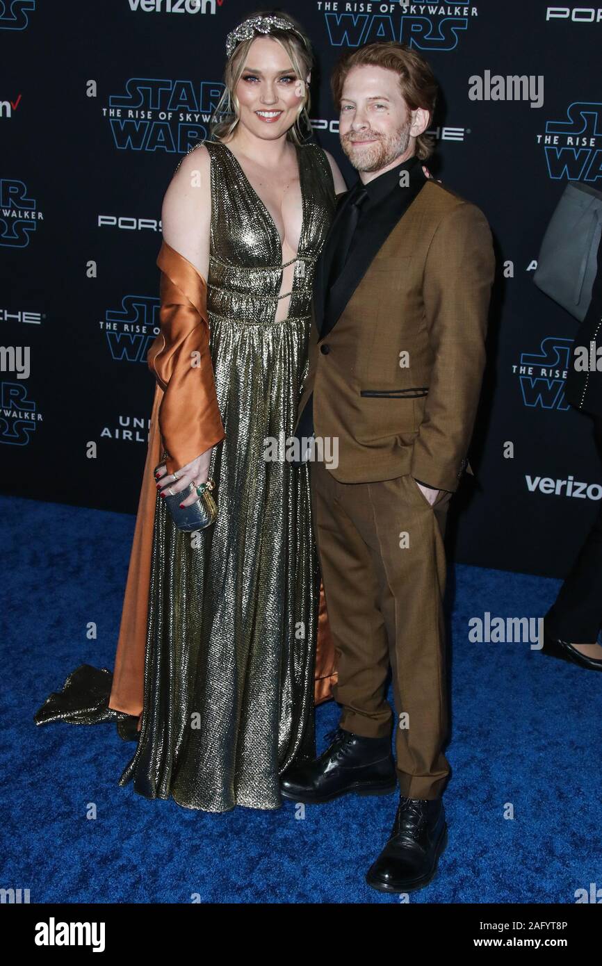 HOLLYWOOD, LOS ANGELES, CALIFORNIA, USA - DECEMBER 16: Clare Grant and Seth Green arrive at the World Premiere Of Disney's 'Star Wars: The Rise Of Skywalker' held at the El Capitan Theatre on December 16, 2019 in Hollywood, Los Angeles, California, United States. (Photo by Xavier Collin/Image Press Agency) Stock Photo