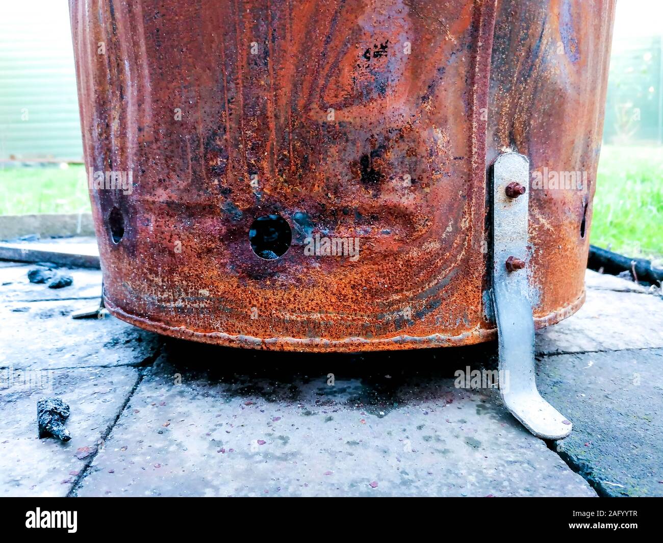 https://c8.alamy.com/comp/2AFYYTR/a-burn-bin-that-has-been-used-to-burn-wood-paper-and-other-combustible-materials-2AFYYTR.jpg