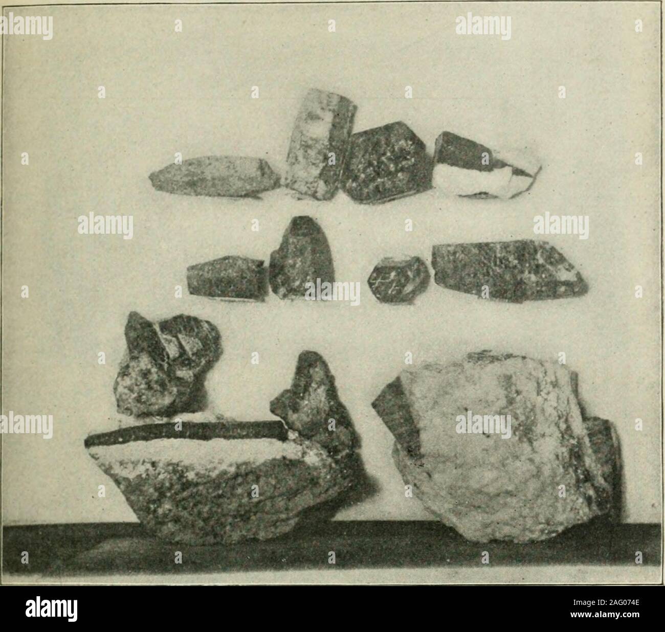 . Ontario Sessional Papers, 1897-98, No.33-66. 61 ^ basi&lt; £1 366. Corundum crystals from Carlo, Raglao and Brudenell—5-12 natural size (p. 215). P m Stock Photo