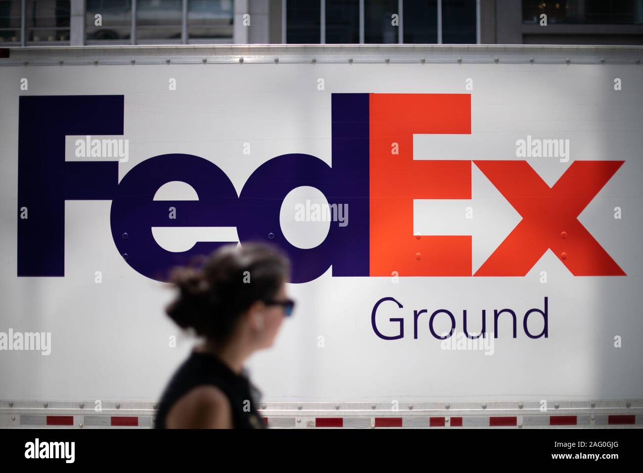 Fedex delivery truck parked hi-res stock photography and images