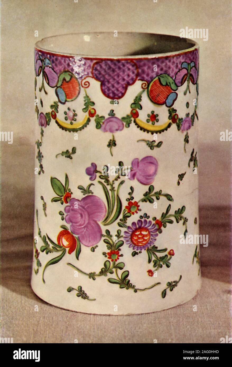 'Lowestoft Mug with Scale Border, Decorated with Flowers', late 18th century, (1944). Pot made in the Lowestoft Porcelain Factory at Lowestoft, Suffolk, which was active from 1757 to 1802, in the G F Hotblack Collection. From &quot;English Pottery and China', by Cecilia Sempill. [Collins, London, 1944] Stock Photo