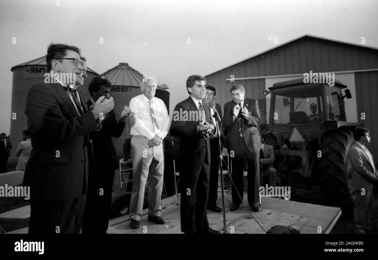 DuPage County, Illinois, USA, October, 1988Democratic Presidential candidate Governor Michael Dukakis talks to crowd of supporters on a farm in rural Illinois during a campaign stop on his swing though the state.. Credit: Mark Reinstein / MediaPunch Stock Photo