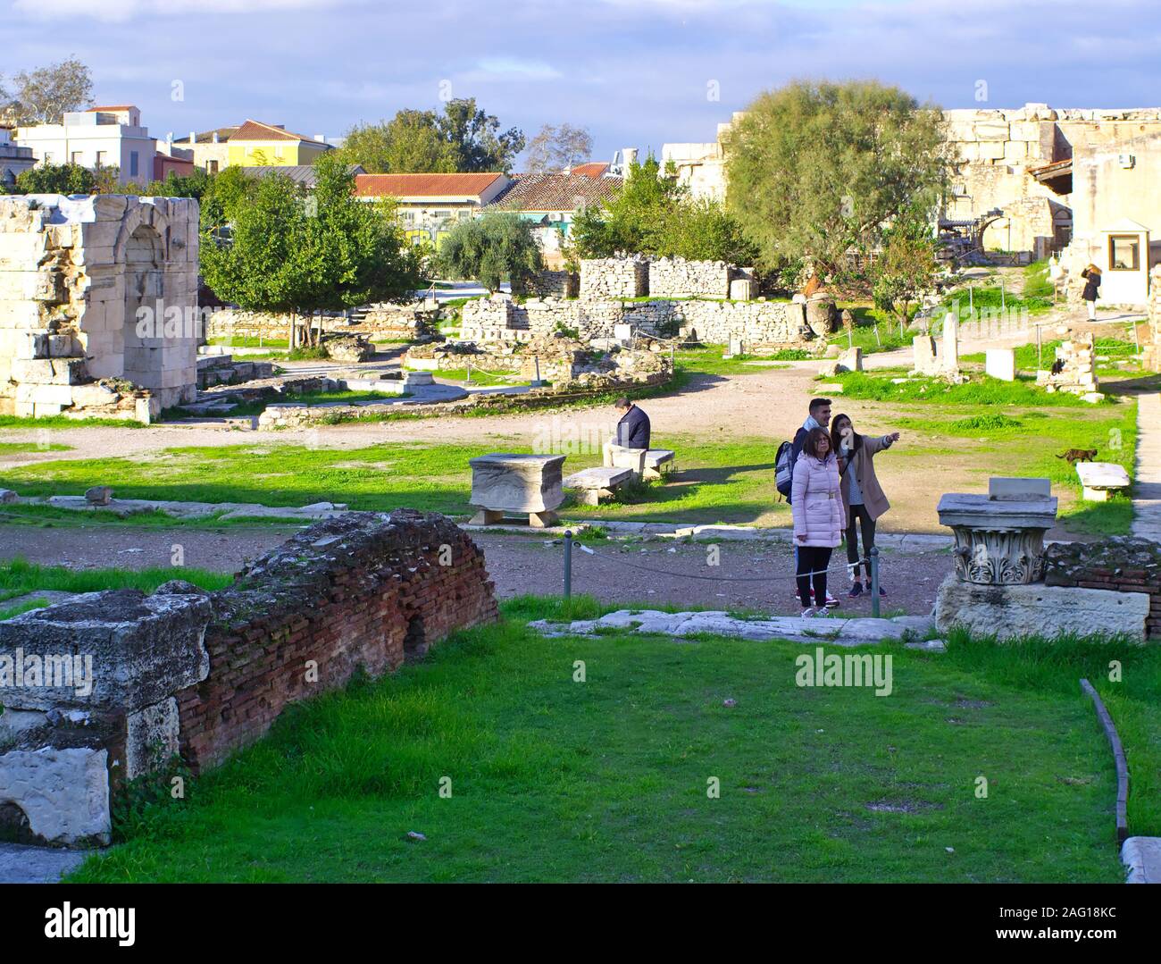 Woman points finger ancient roman hi-res stock photography and images ...