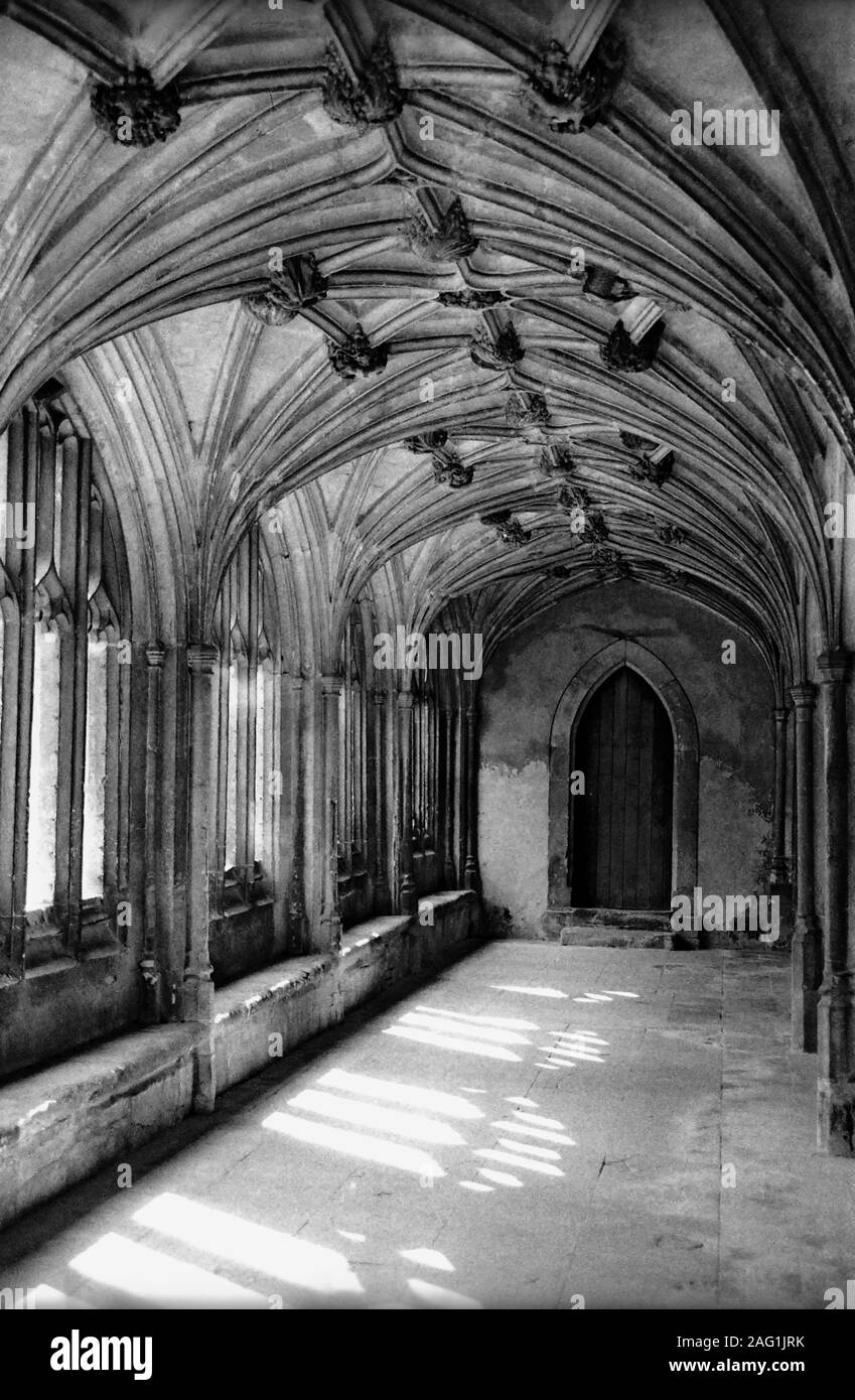 Lacock Abbey cloisters, Lacock, Wiltshire, England, UK: The cloisters at Lacock Abbey has served as Hogwarts Corridors in several Harry Potter films, including Harry Potter and the Philosopher's Stone and Harry Potter and the Chamber of Secrets.  Old black and white film photograph, circa 1990 Stock Photo
