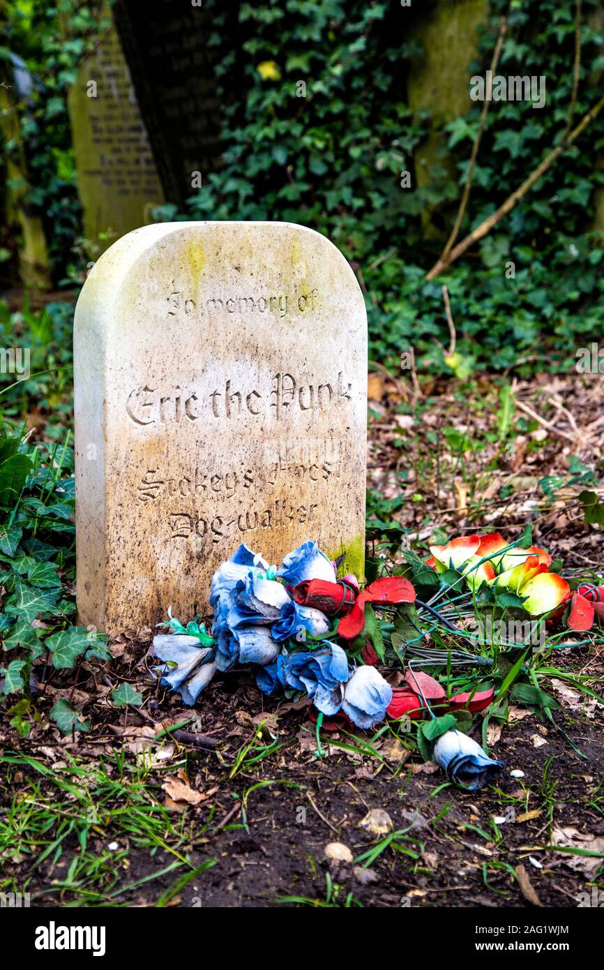 Eric the Punk's, Stokey's finest dog walker grave at Abney Park Cemetery, London, UK Stock Photo