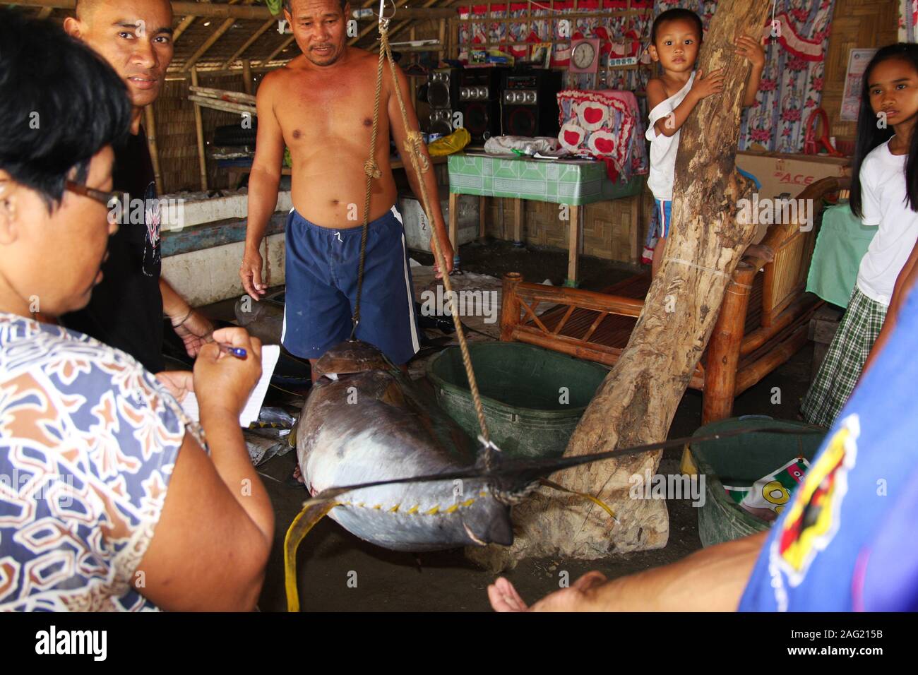 Filipino women working as fish buyers and intermediaries: an integral ...