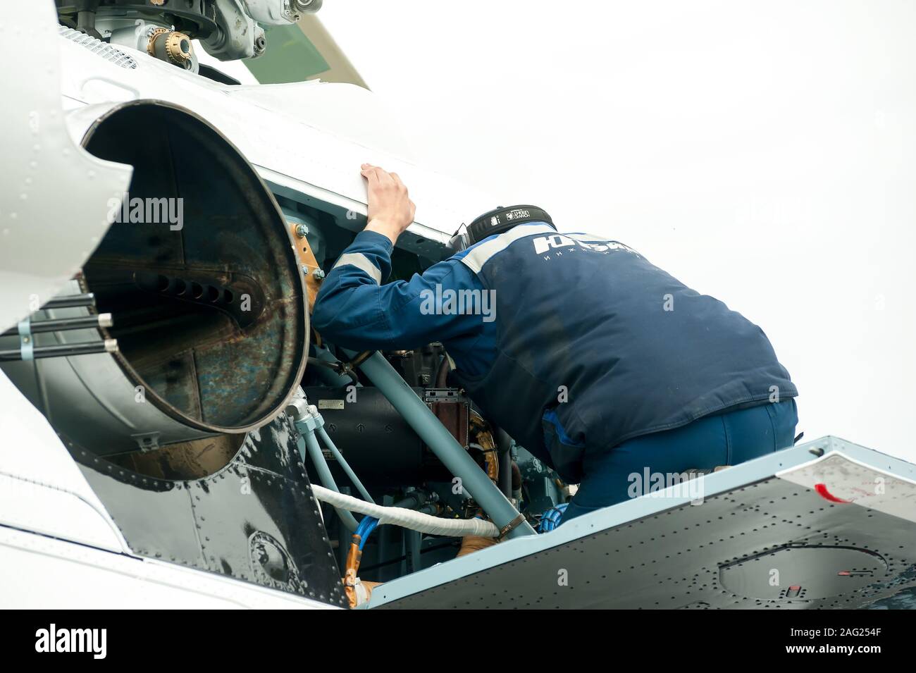 Flight mechanic hi-res stock photography and images - Alamy