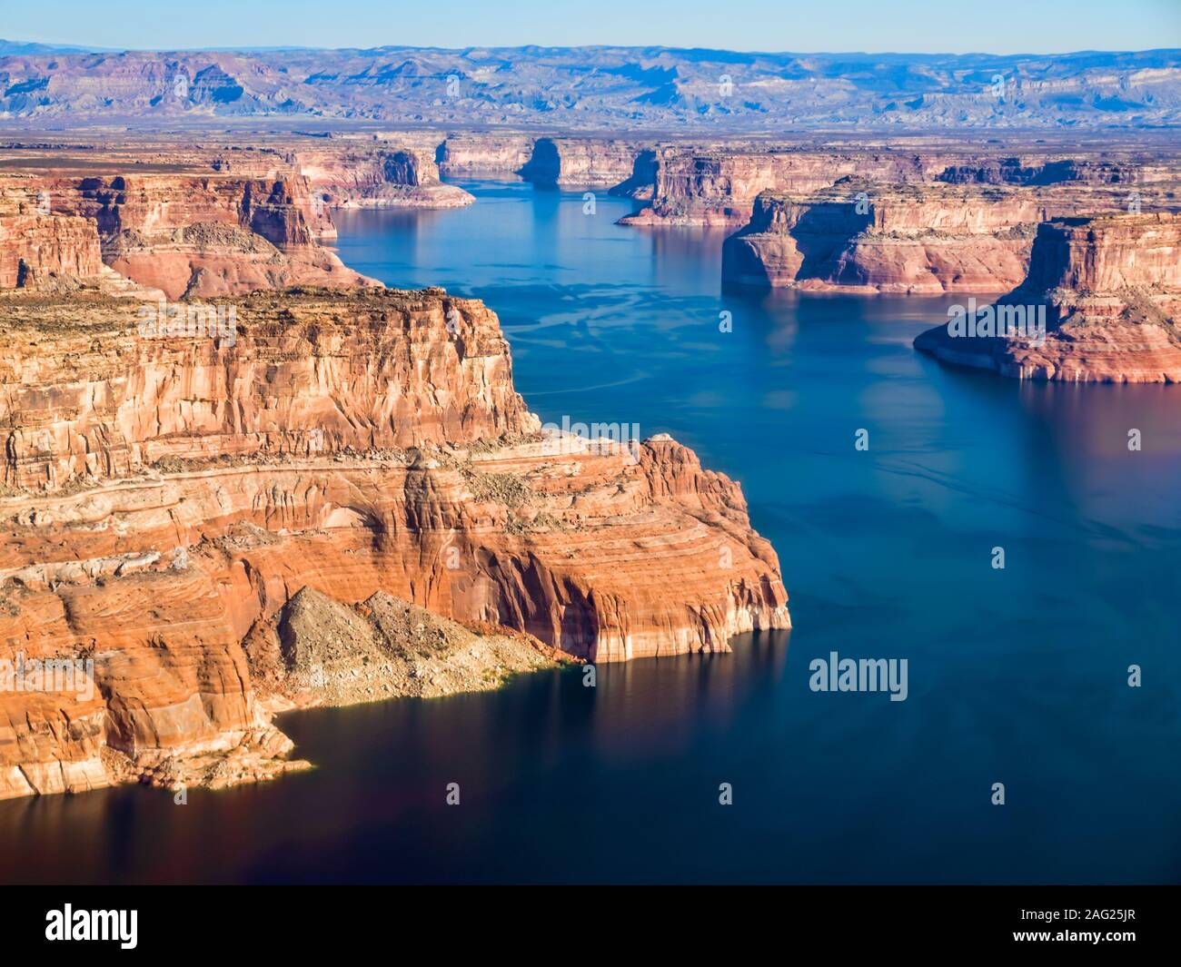 Long canyon du lac Powell vu du ciel en Arizona aux Etats-Unis Stock Photo