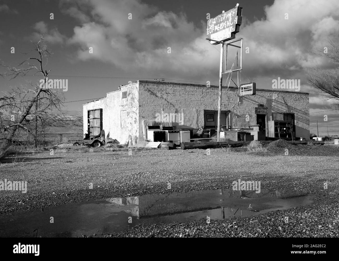 Abandoned garage in the Nevada desert,2015. Stock Photo