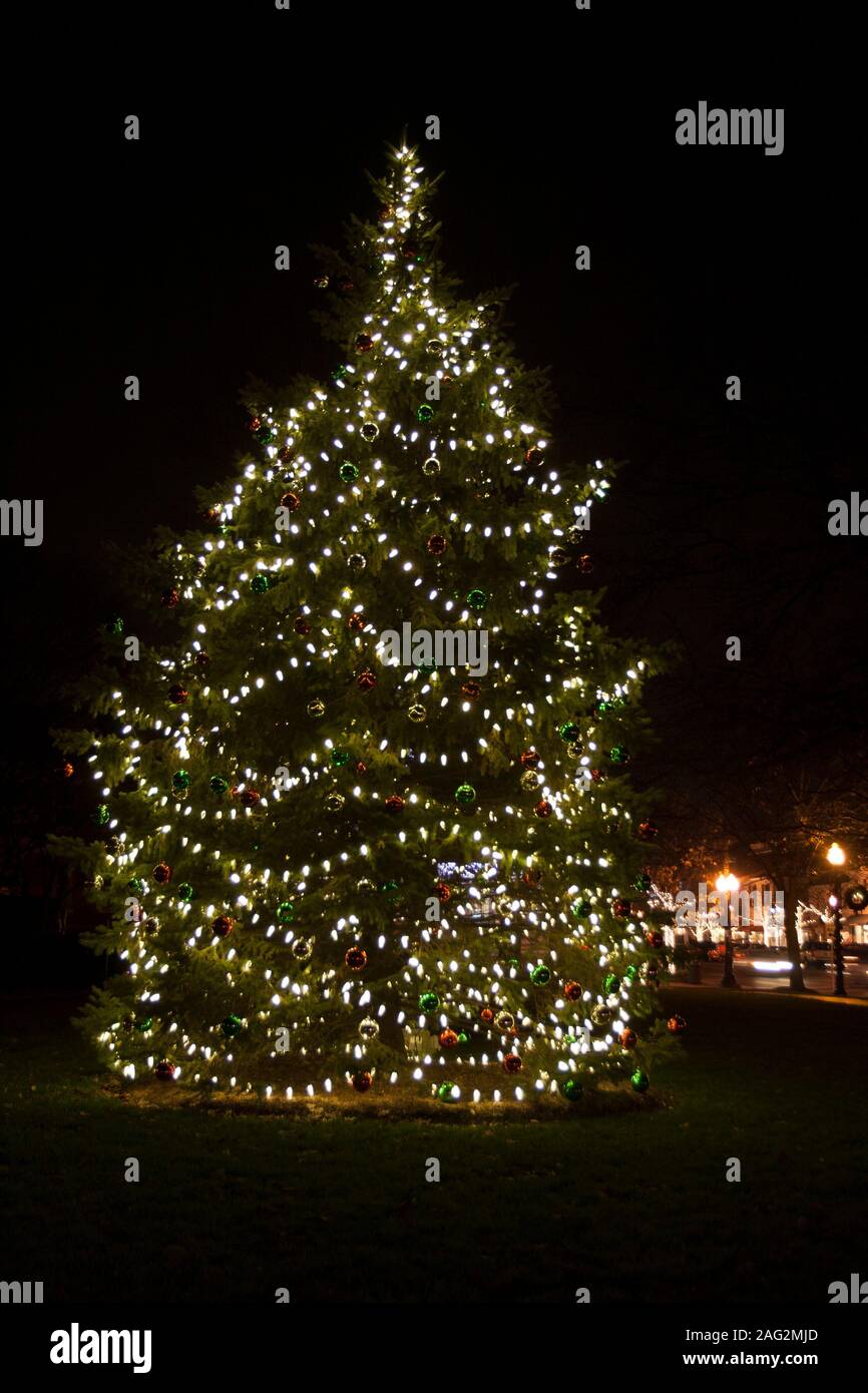Community Christmas Tree, Worthington, Ohio Stock Photo Alamy