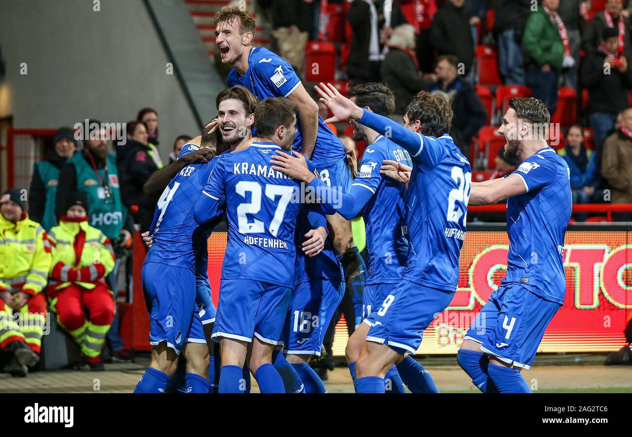 17 December 2019, Berlin: Soccer: Bundesliga, 1st FC Union Berlin - 1899  Hoffenheim, 16th matchday, stadium at the Alte Försterei. Hoffenheim's  players cheer after the victory in a grape. Stefan Posch (3rd