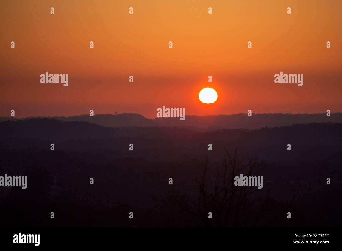 Beautiful Silhouette Of Ridge Mountains And The City Of Chattanooga Tn During Sunset Stock Photo Alamy
