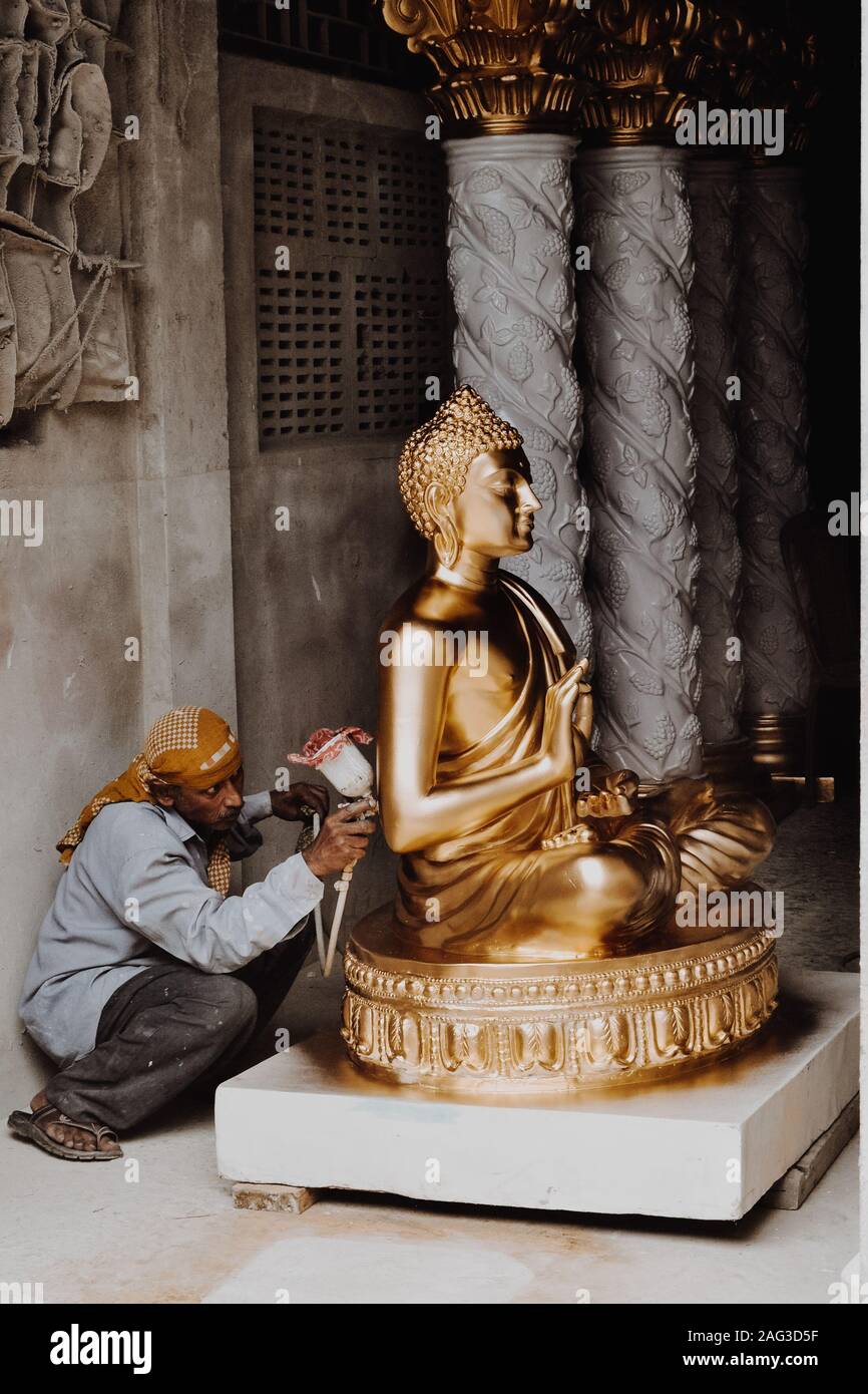 Statue artisan working in Kolkata Stock Photo Alamy