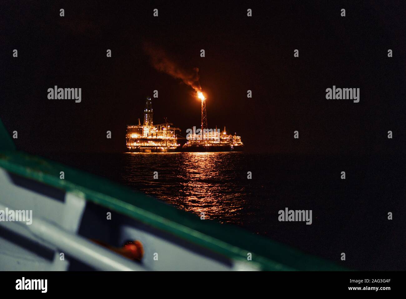 Night view of FPSO tanker vessel near Oil Rig Stock Photo - Alamy