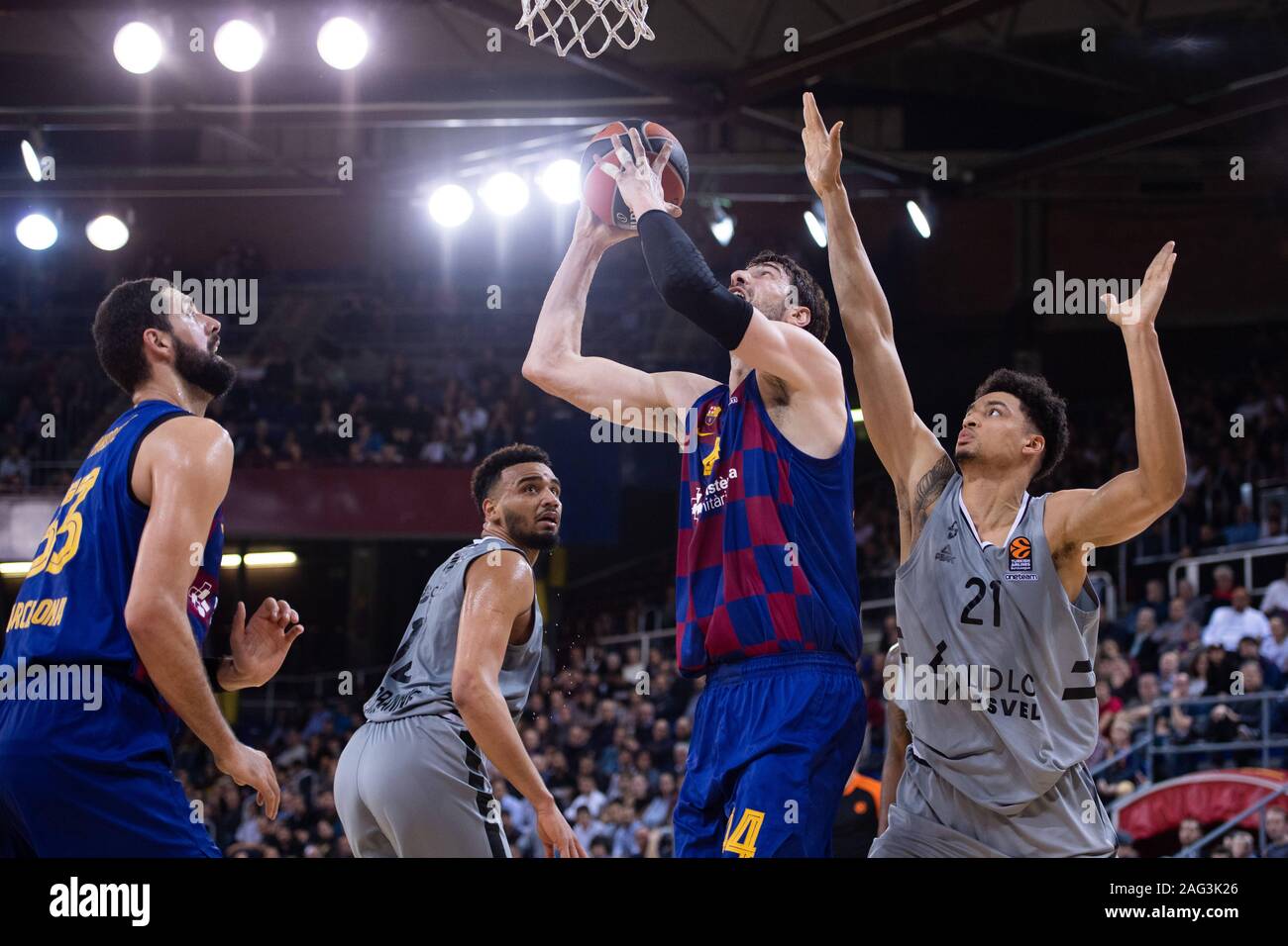44 Ante Tomic of Barcelona (C), attempts a shot over 21 Ismael Bako of ASVEL (R), during the Euroleague Basketball match between Barcelona and ASVEL (L) at the Camp Nou Stadium, Barcelona, Spain, on December 17th, 2019. FLORENCIA TAN JUN/ESPA), attempts a shot over 21 Ismael Bako of ASVEL (R), 12Amine Noua of ASVEL, (during the Euroleague Basketball match between Barcelona and ASVEL at the Camp Nou Stadium, Barcelona, Spain, on December 17th, 2019. FLORENCIA TAN JUN/ESPA Stock Photo
