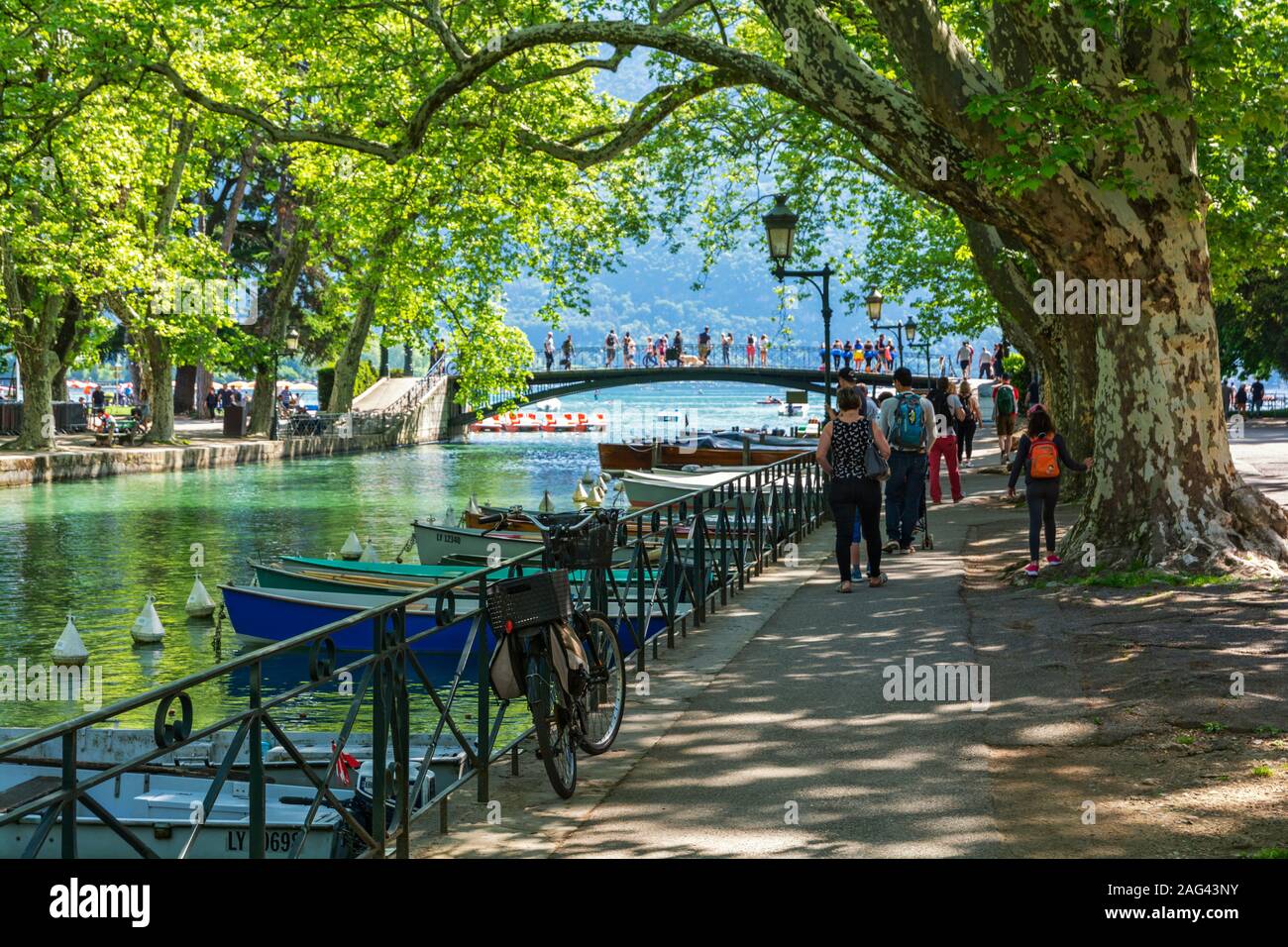 France, Haute-Savoie, Annecy, Canal du Vasse, Quai J. Philippe, Pont des Amours (bridge of love), Lac d'Annecy Stock Photo