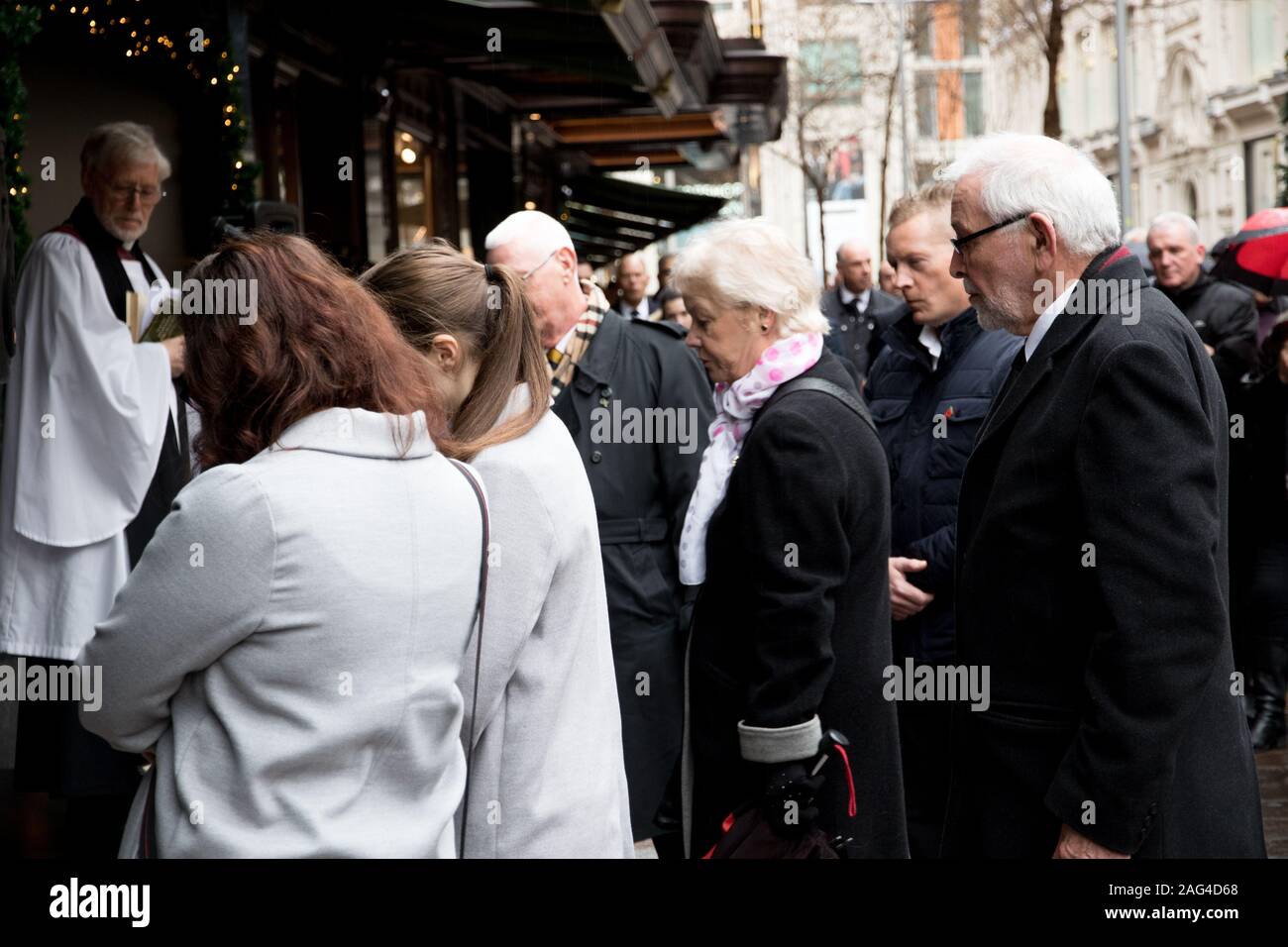 Harrods, Hans Crescent, London, UK. 17th December 2019. 1.20pm. Survivors, friends and families of the 1983 Harrods store bomb attack gather to commemorate the police and civilians killed or injured when the IRA placed a car bomb outside this iconic London store on the last Saturday before Christmas. Stock Photo