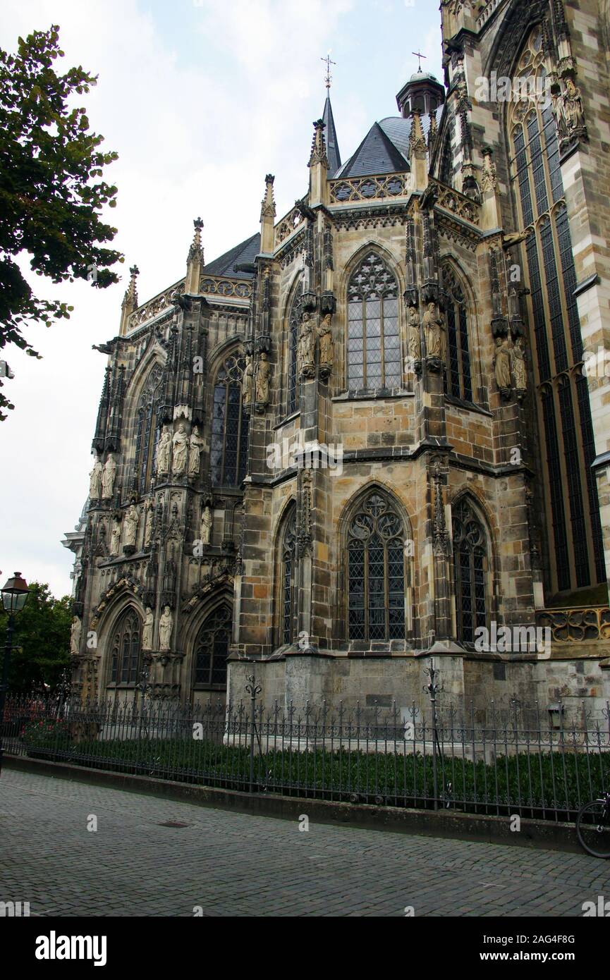 Charlemagne aachen statue hi-res stock photography and images - Alamy