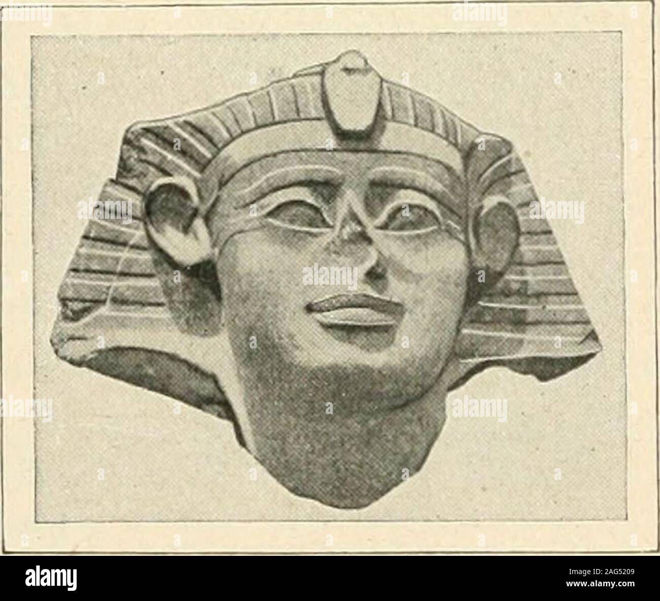 . Égypte. er-sonnelle se perpétua sous la XIIT et laXIV^ Dynastie, et on lobserve même surdes morceaux qui ne manquent pas demérite, telles la petite tête en bois du Caire,avec sa perruque en pâte (fig. 202), et lastatue en bois du roitelet Horus à Dahchour (fig. 203). Il est nu,il marche dun pas allongé, le bras gauche porté en avant ; il est uneagréable personne, et néanmoins combien il parait insipide quandon le compare au Chéî/^h-el-heled ! Le buste est léger, lahanche fine, la jambe longue etmince ; les traits sont réguliers(fig. 204), mais la grâce y restetoute à fleur dépiderme, et lapr Stock Photo