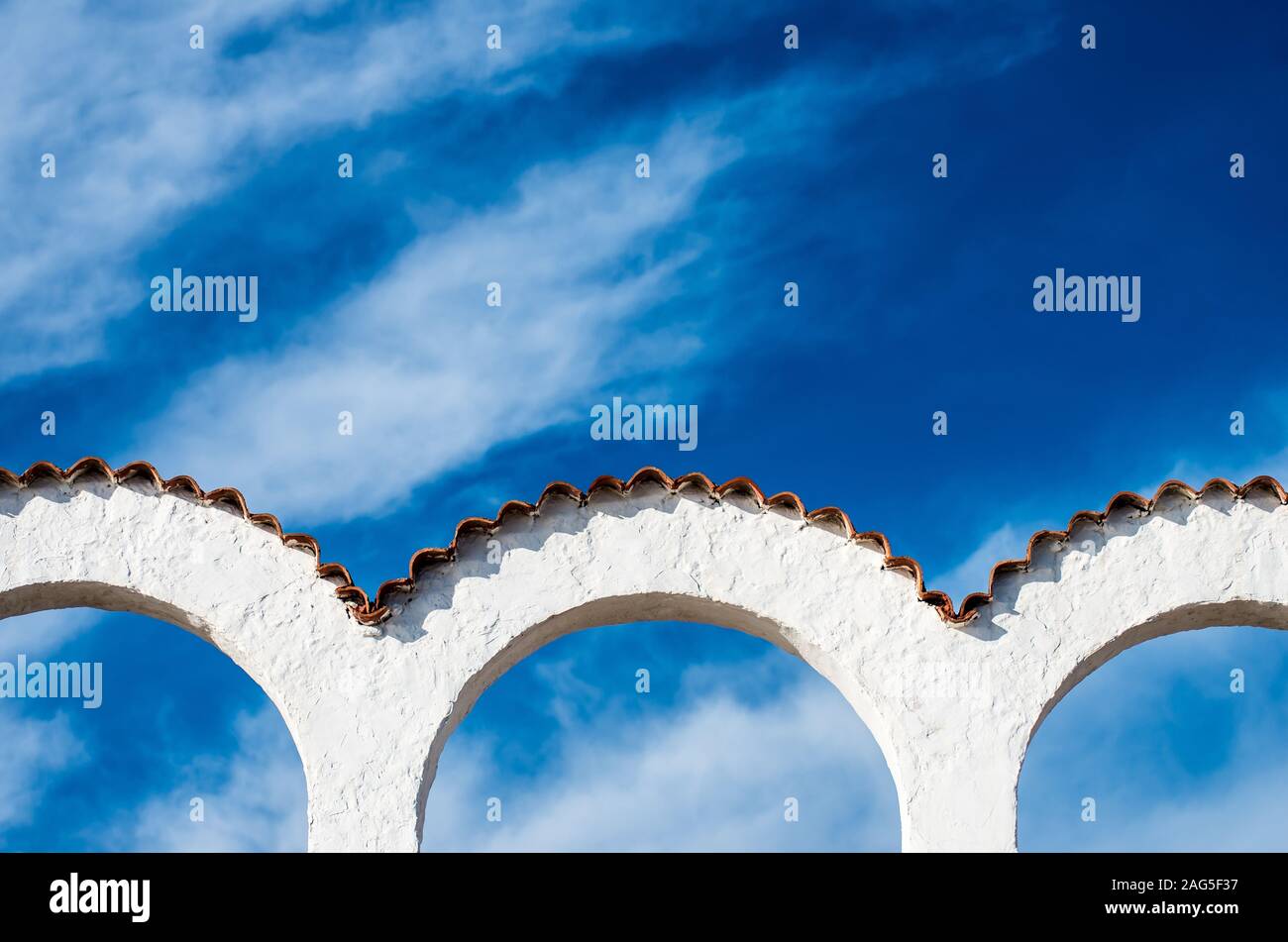 Bridge with three arches hi-res stock photography and images - Alamy