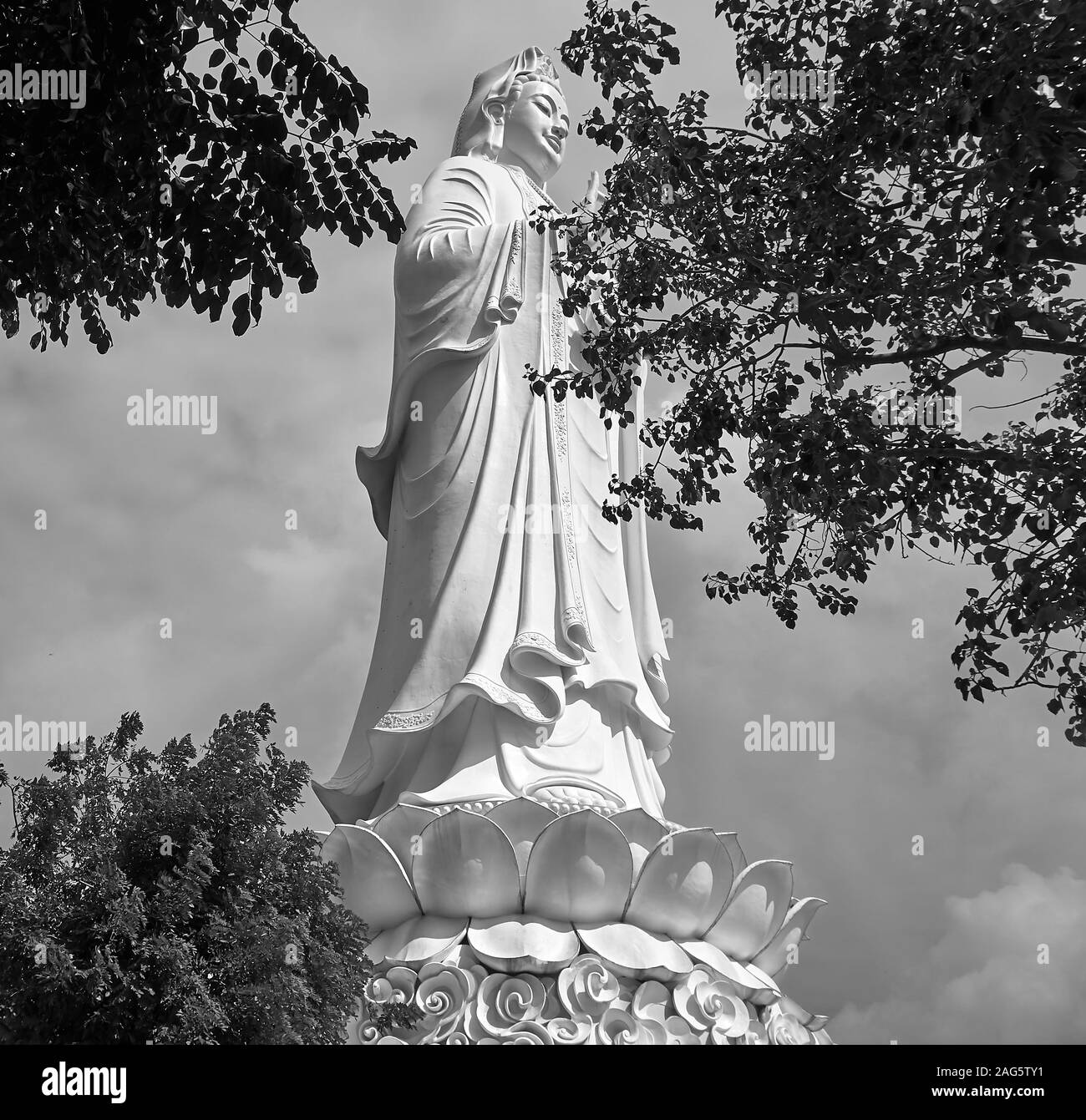 DA NANG, VIETNAM - NOVEMBER 20, 2019: Lady Buddha Statue at Linh Ung Pagoda in Son Tra Mountain in Da nang city Vietnam Stock Photo