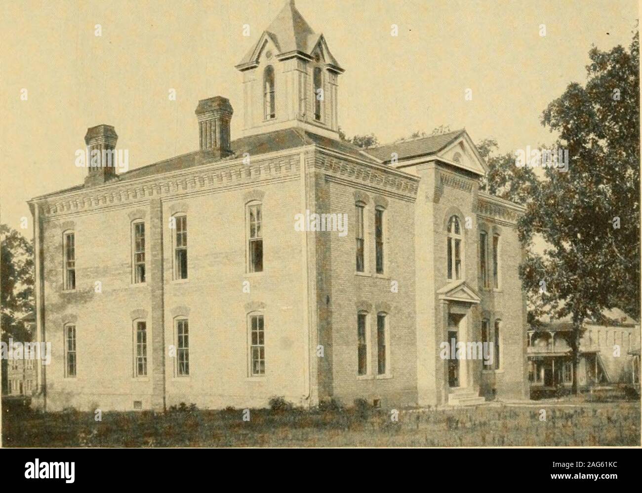 . Louisiana and Arkansas railway; its territory industries and financial condition ... RESIDENCE i MIMh timber gradually removed along the line of the road and itsplace taken by farms, the cabins of the axemen succeeded. WINNFIELD COURT HOUSE 76 LOUISIANA AND ARKANSAS RAILWAY Stock Photo