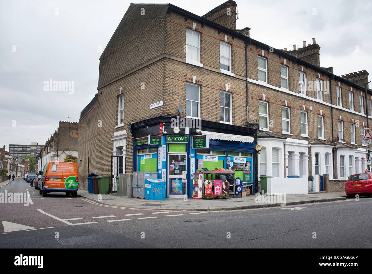 Brook Drive Hales Street corner shop in Kennington as location for Dexy's Midnight Runners video shoot for hit single Come On Eileen 1982 Stock Photo