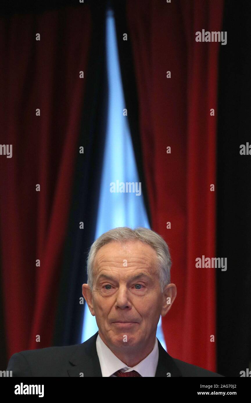 Former prime minister tony blair gives hi-res stock photography and