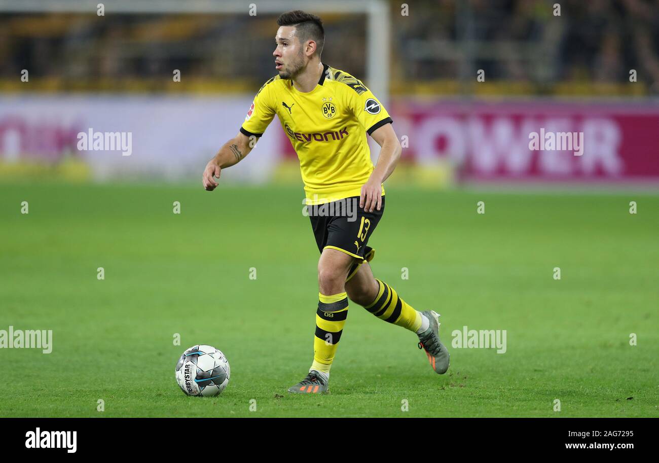 Firo 17 12 2019 Football 2019 2020 1 Bundesliga Bvb Borussia Dortmund Rb Leipzig 3 3 Individual Action Raphael Guerreiro Usage Worldwide Stock Photo Alamy