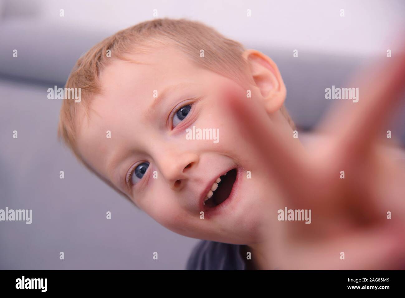 Portret cute little happy boy Stock Photo - Alamy
